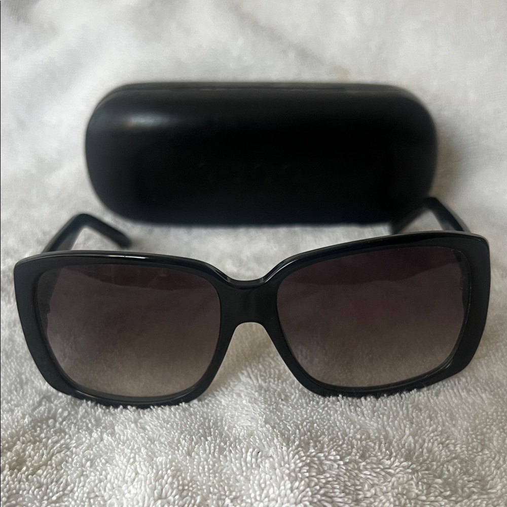 GUCCI Black Sunglasses w Case